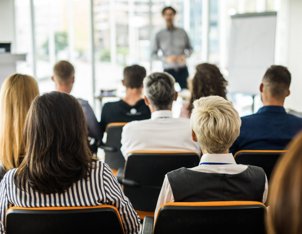 5 Best Practices zur Verbesserung der Produktkenntnisse Ihres Vertriebsteams